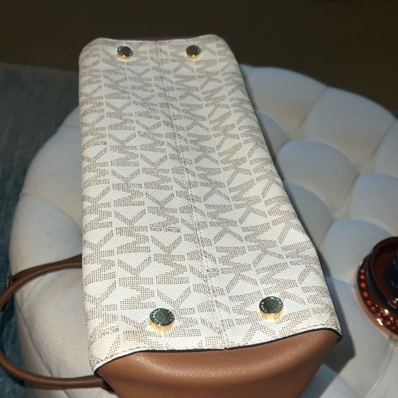 BRAND NEW NEVER USED STUNNING MICHEAL KORS CIARA VANILLA SATCHEL BAG - Picture 13 of 13